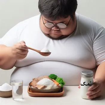 نمک و اضافه وزن: مرد چاقی در حال نمک زدن به غذایش