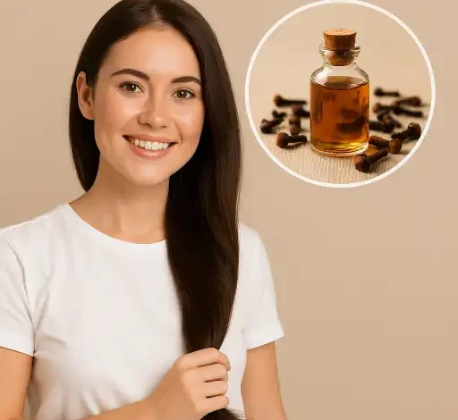 تصویر یک زن جوان با موهای بلند در کنار بطری حاوی روغن میخک